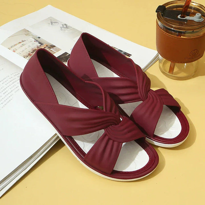 Dam Kuddat Korsband Sandal in röd, Elegant Komfort