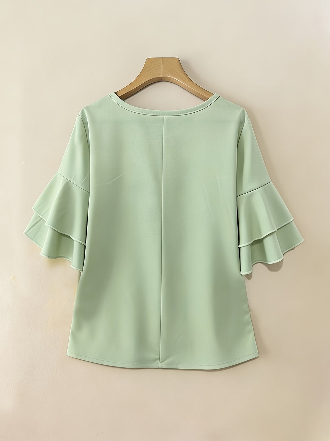 Dam Plisserad Blus med Volangärmar - Elegant Klassiker