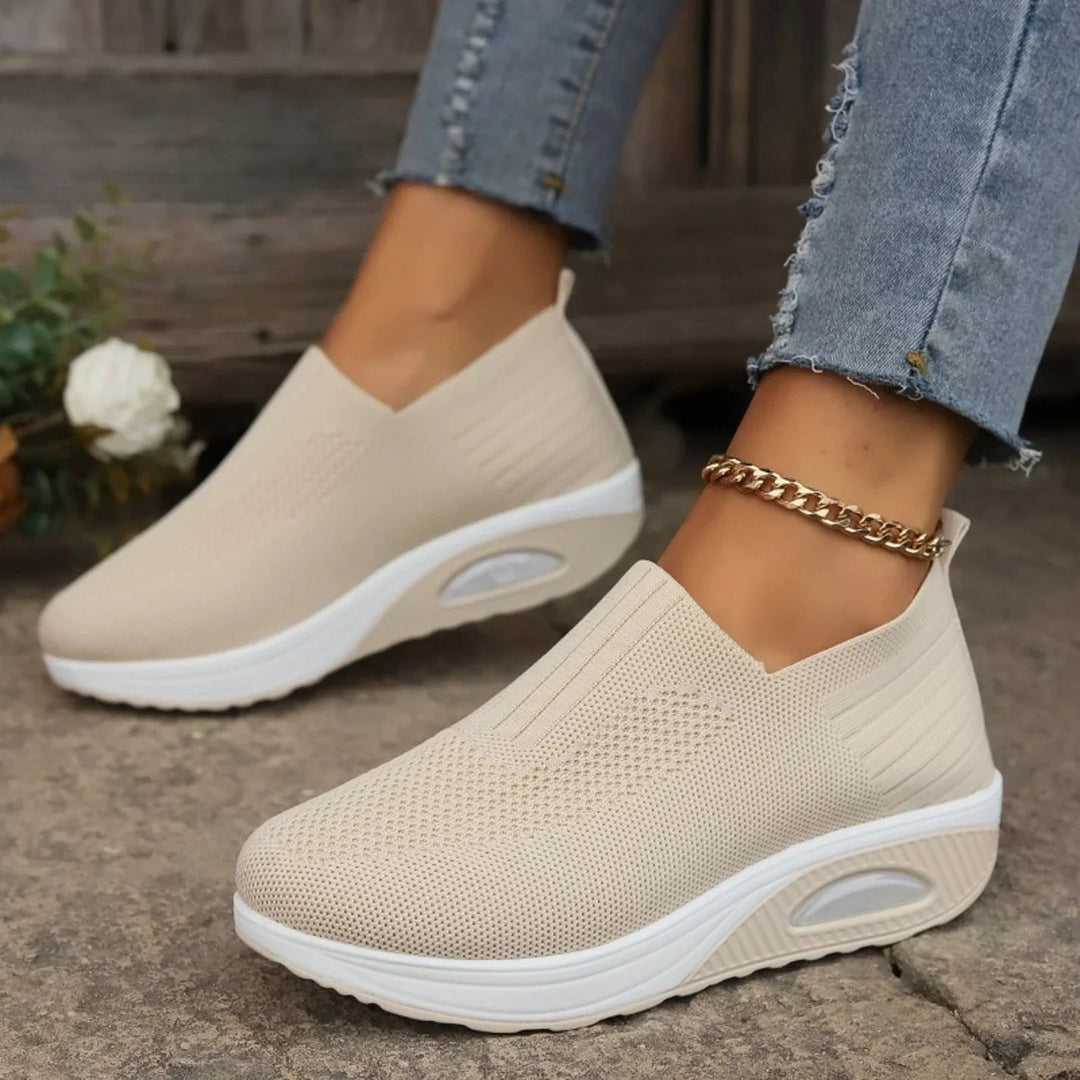 Dam Stoppade Slip-On Sneakers in beige, Bekväm Vardagssko