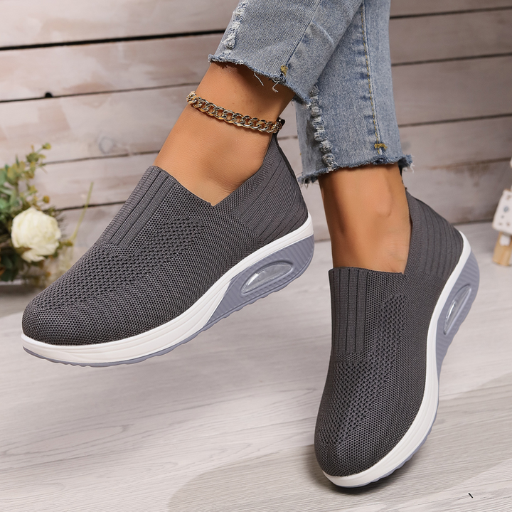 Dam Stoppade Slip-On Sneakers in grå, Bekväm Vardagssko