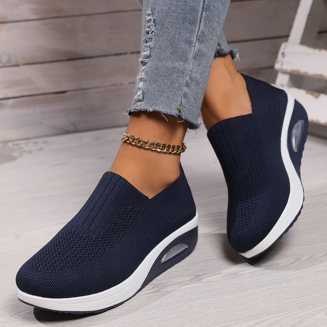Dam Stoppade Slip-On Sneakers in mörkblå, Bekväm Vardagssko