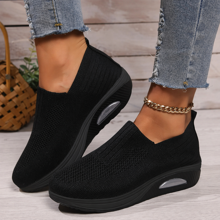Dam Stoppade Slip-On Sneakers in svart, Bekväm Vardagssko