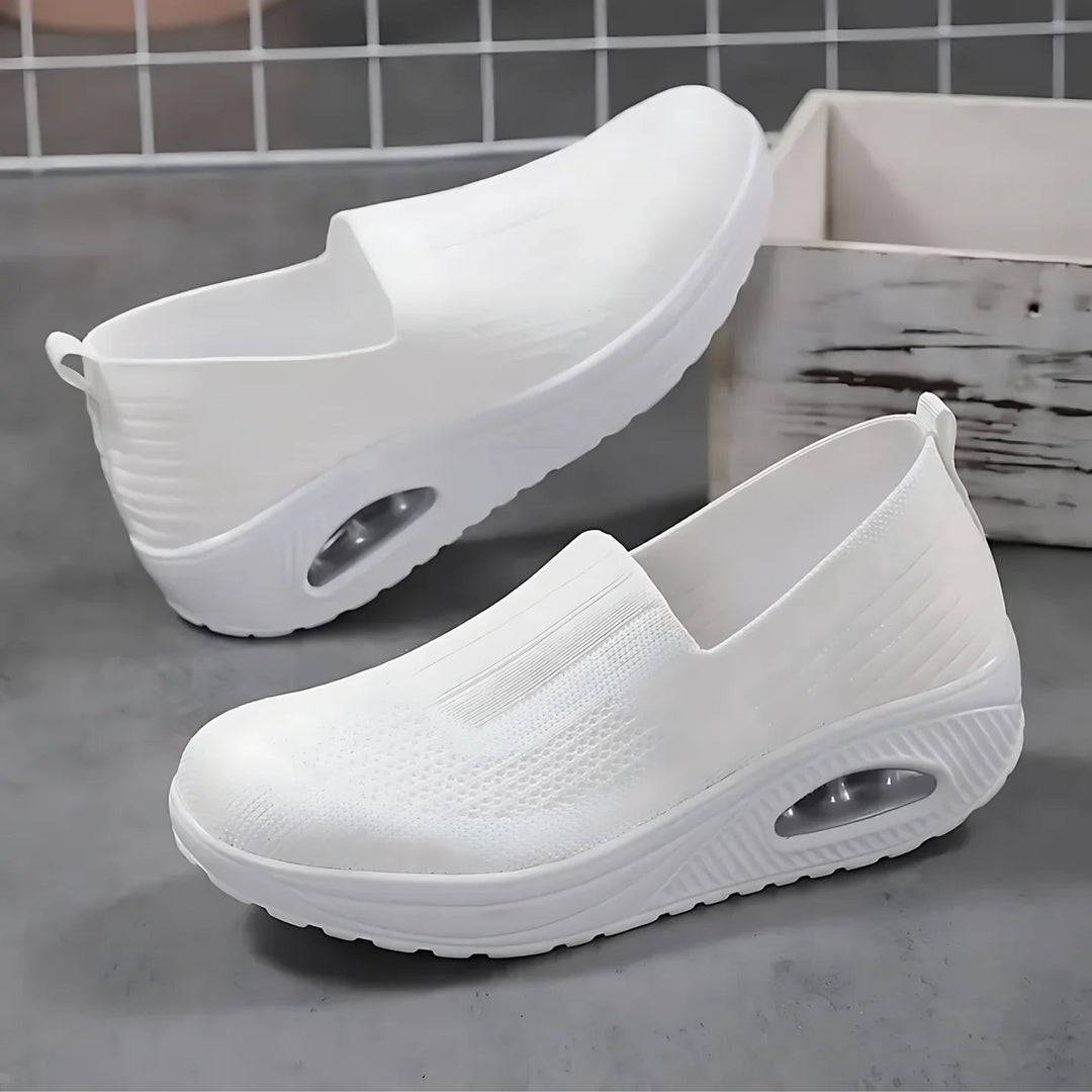 Dam Stoppade Slip-On Sneakers in vit, Bekväm Vardagssko