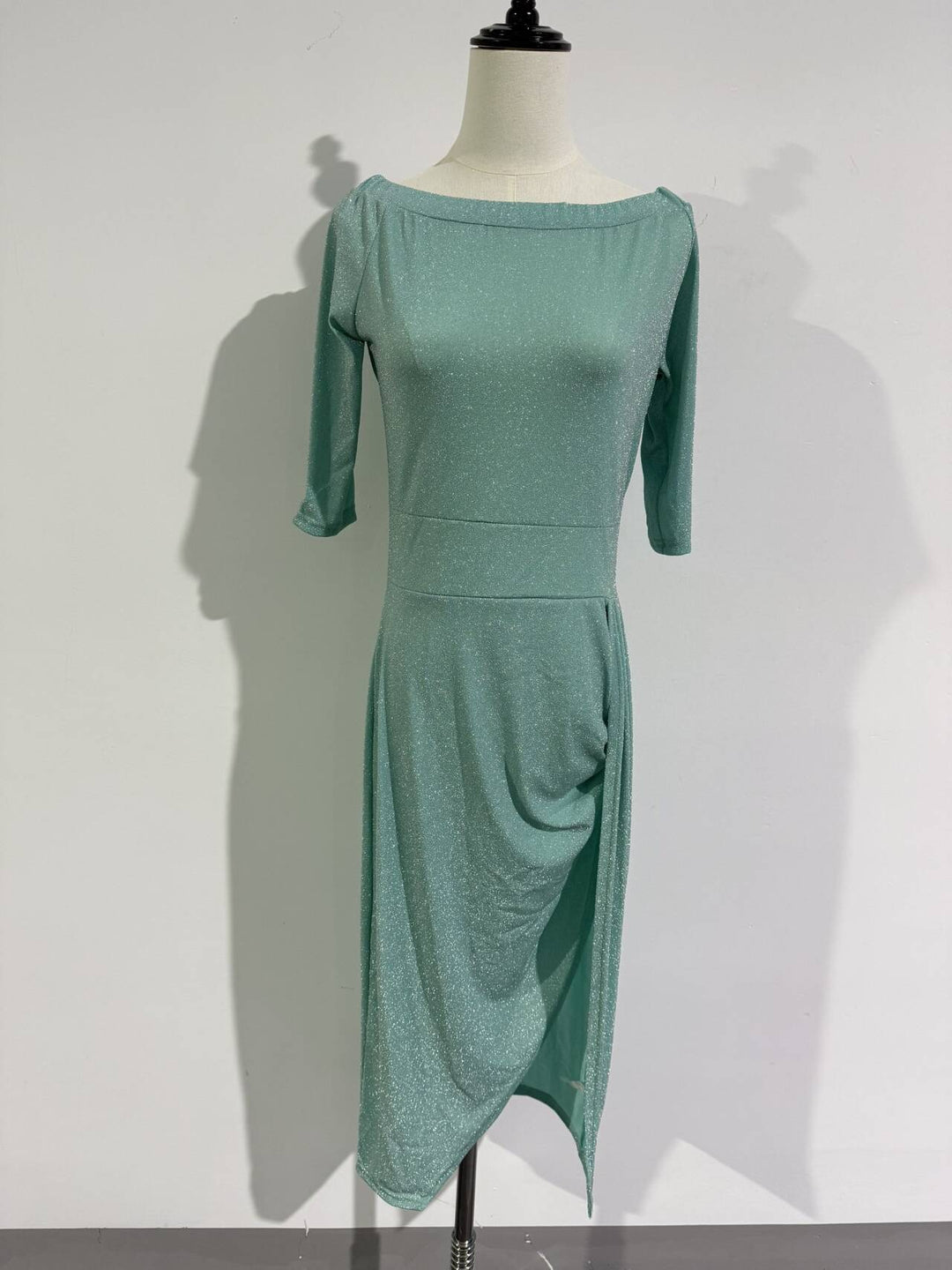 Damklänning | Off-Shoulder &amp; Elegant | Glittrigt Tyg med Slits | Polyester