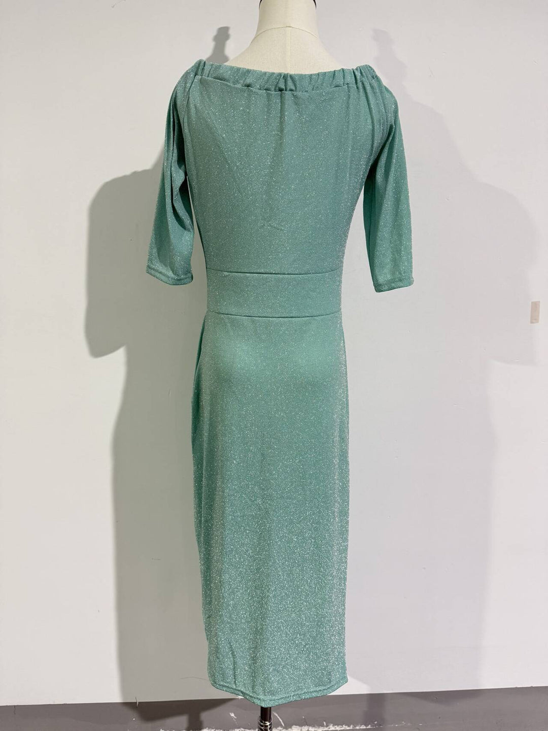 Damklänning | Off-Shoulder &amp; Elegant | Glittrigt Tyg med Slits | Polyester