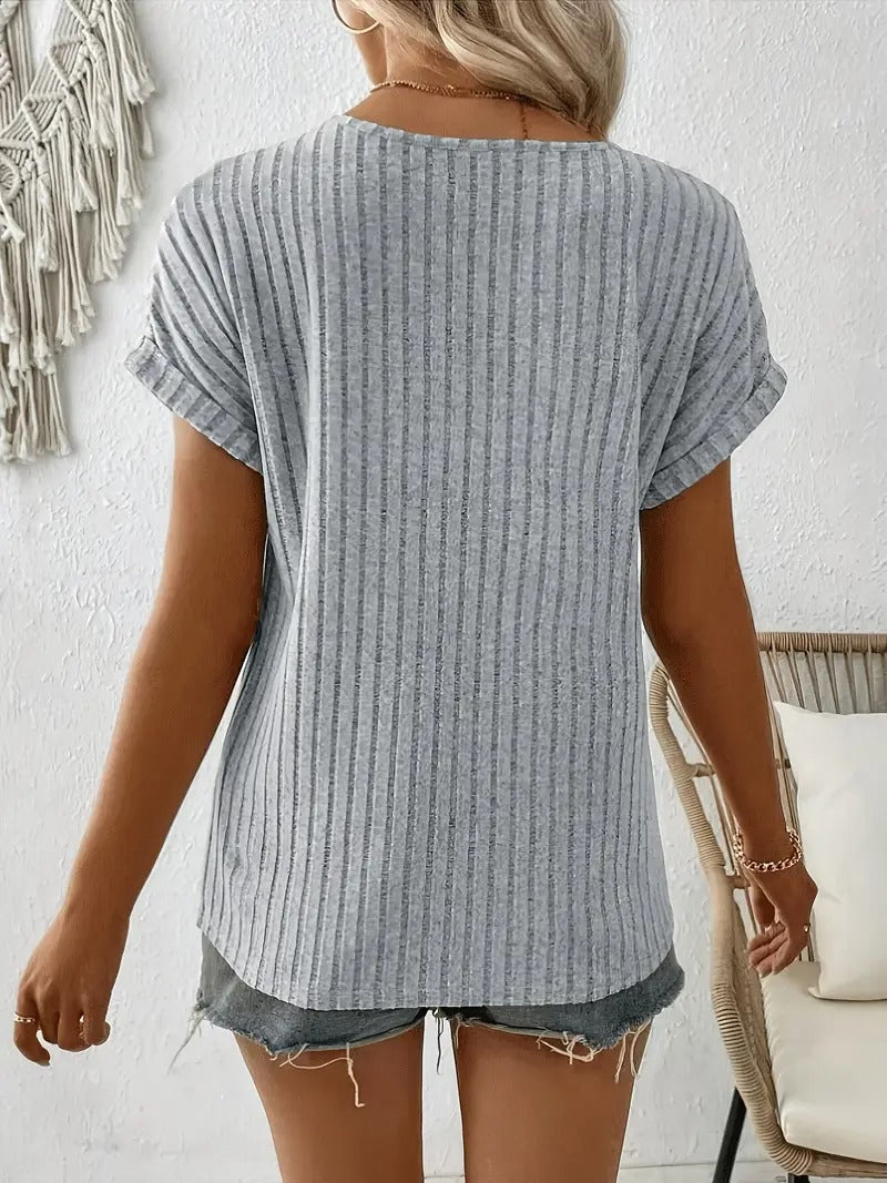 Dams T-shirt | Djup V-ringning | Ribbstruktur & Dragkedja | Vår & Sommarstil