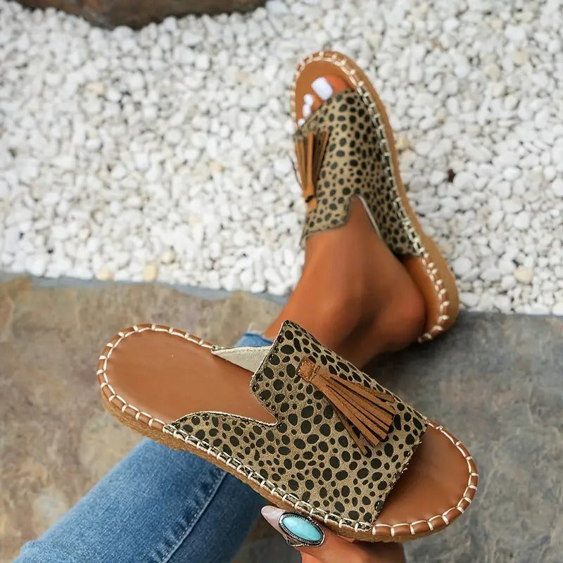 Damslippers | Leopardmönster & Tofsdetalj | Öppen Tå & Platt Sula | Somrig & Casual