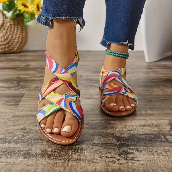 Damsandaler | Chica Sommarstil med Färgade Korsband | Öppen Tå & Bekväm Sula | Utomhusvänlig Design
