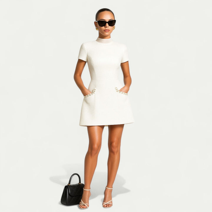 Klänning Mini | Elegant Svart Klänning | Pärldetaljer | Figurnära Design
