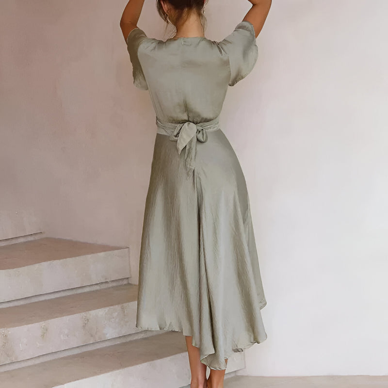 Kvinnor Klänning | Satin & Elegant | Kort Ärmar | V-ringad Sommarklänning