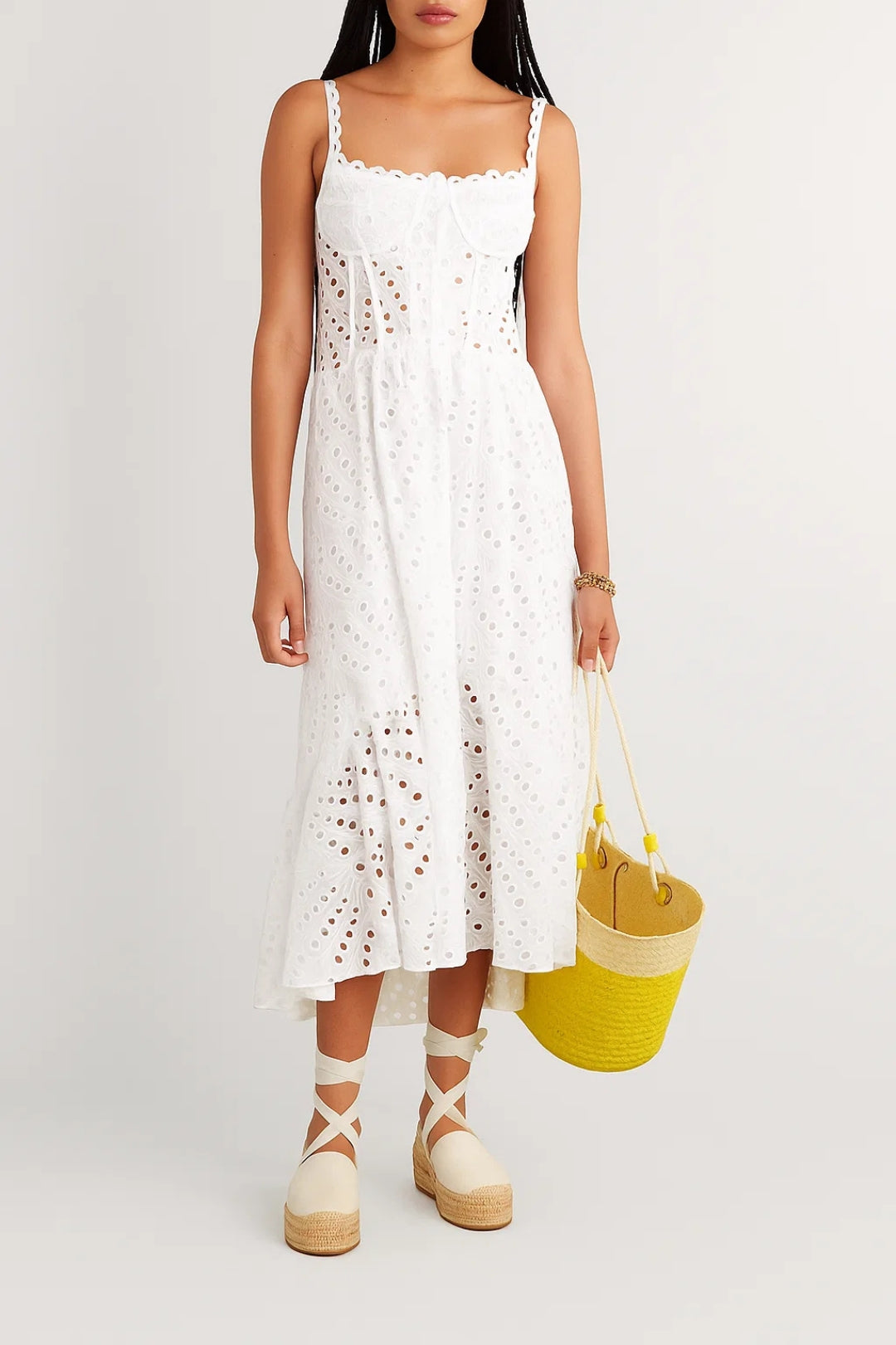 Dam Klänning | Getailleerd Midi | Broderade Detaljer | Sommar