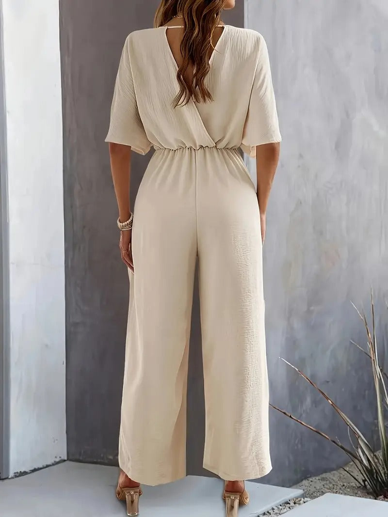 Dam Jumpsuit | V-ringning | Eleganta Rynkade Detaljer | Aprikos