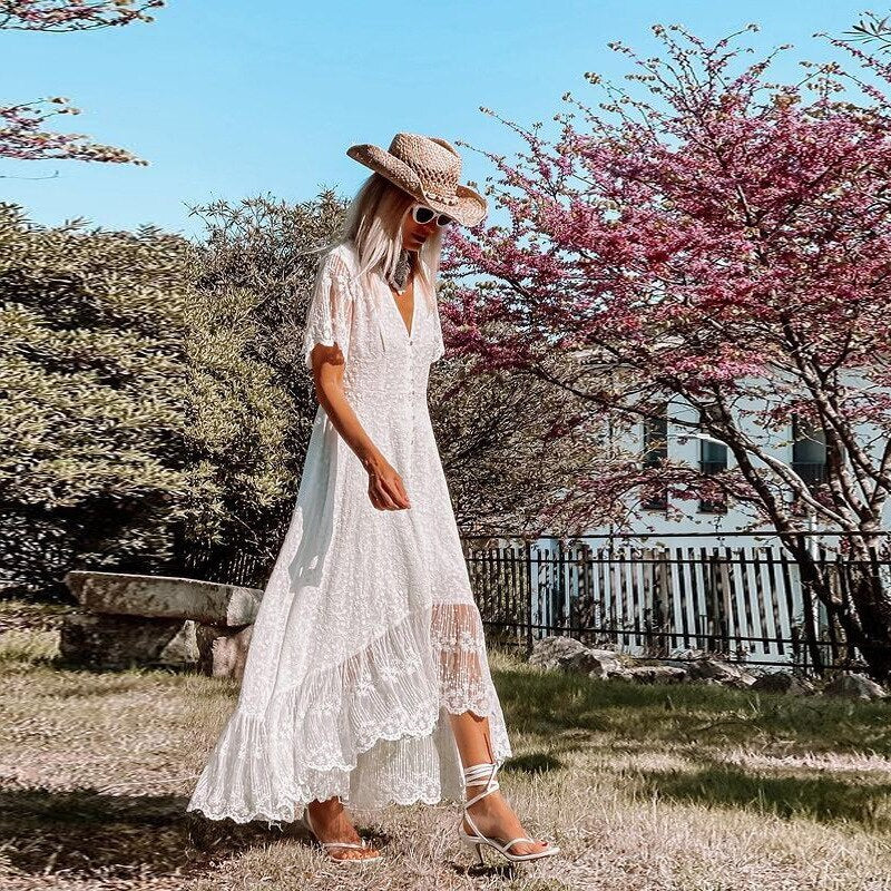 Boho Lace Maxiklänning | Broderad vit & V-hals | Brudtärna & strandstil