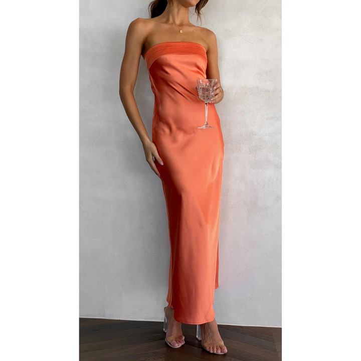 Dam Klänning | Figurnära &amp; axelbandslösa | Elegant Festklänning