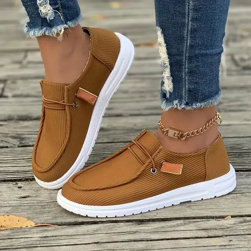 Kvinnor Slip-on Skor | Lättvikt & Flexibel Sula | Bekväma & Vardagsvänliga | Avslappnad Stil