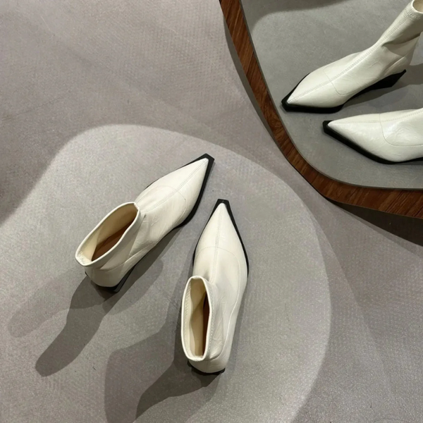 Skor Dam | Ankelboots med Spetsig Tå | Elegant & Trendig Stil