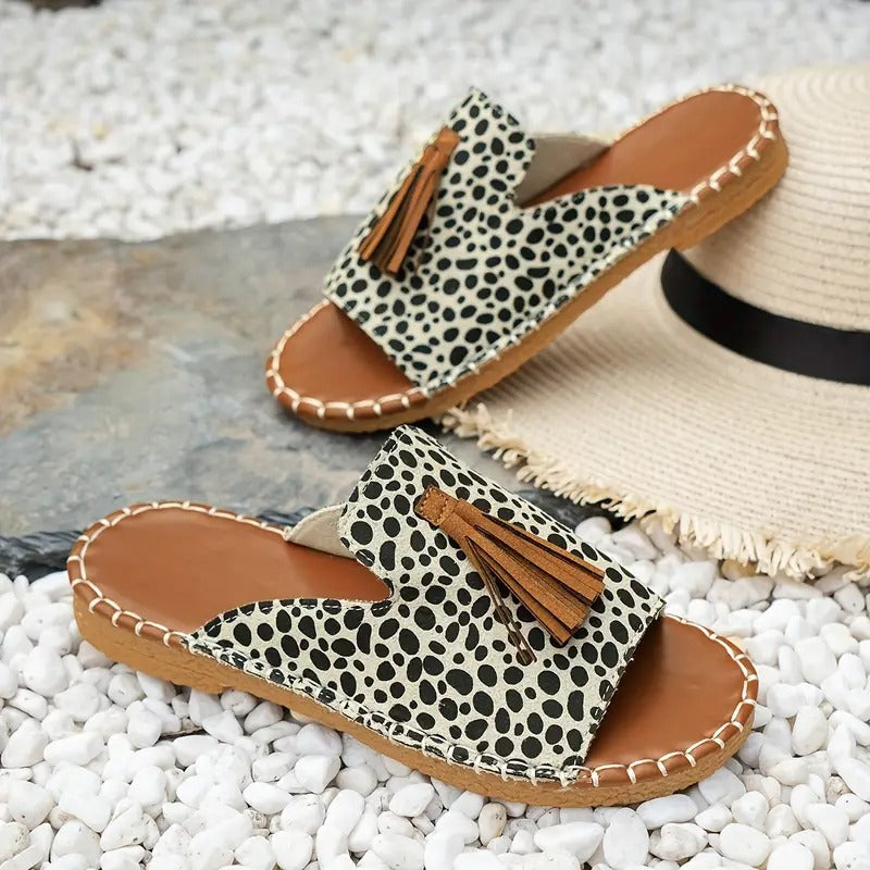 Damslippers | Leopardmönster & Tofsdetalj | Öppen Tå & Platt Sula | Somrig & Casual