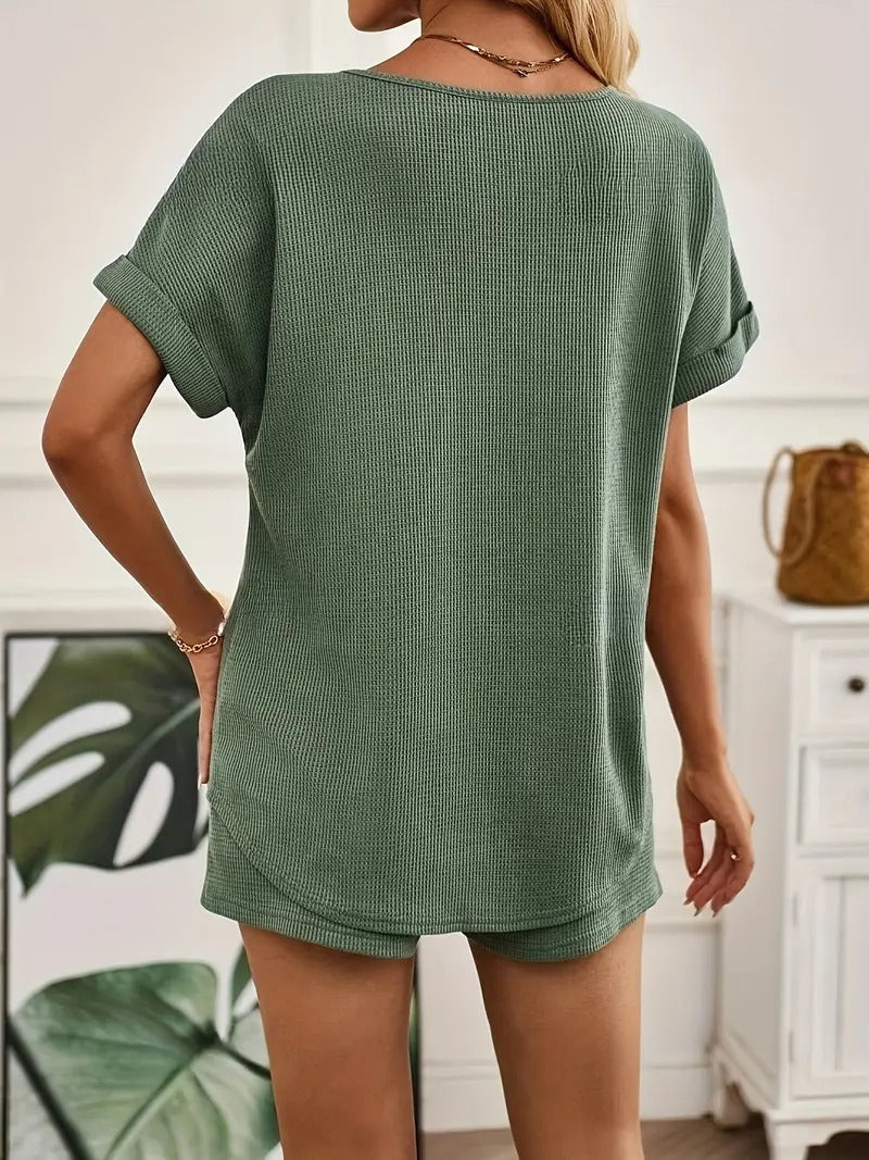Damset | Enfärgat & Elegant | V-ringad T-shirt med Korta Ärm & Shorts med Dragsko