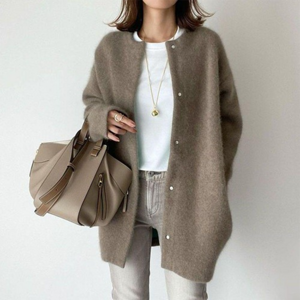 Designer Kappa för Dam | Lös Passform & Mjukt Material | Elegant Knäppning | Premium Tyg