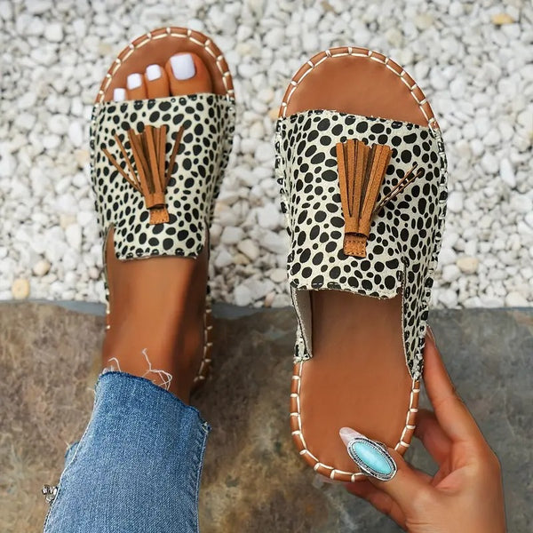 Damslippers | Leopardmönster & Tofsdetalj | Öppen Tå & Platt Sula | Somrig & Casual
