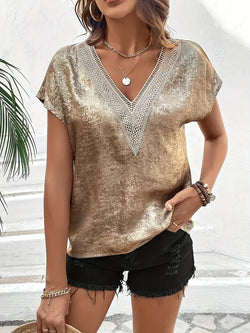 Kvinnors Blus | Elegant V-ringning & Korta Ärm | Guldtryck & Spetsdetaljer | Polyester Sommartopp